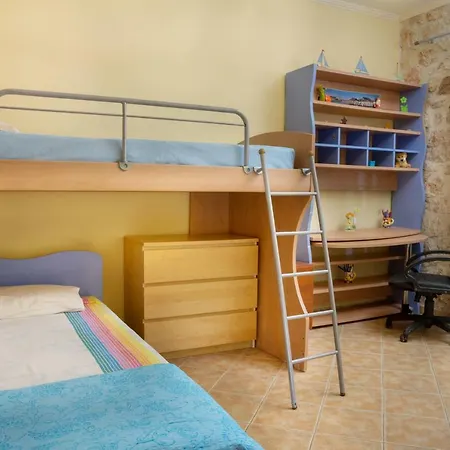 Nireas : Stone Apartament Orthoniaí