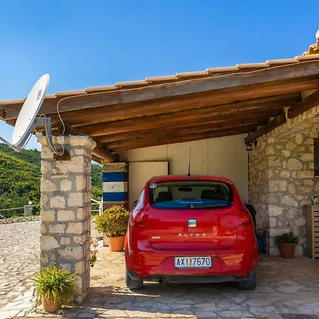 Appartement Nireas : Stone *