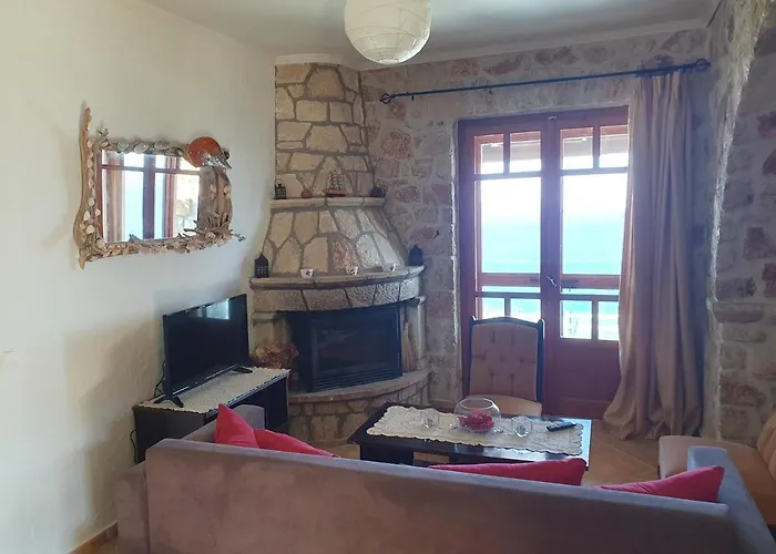 Nireas : Stone Apartment