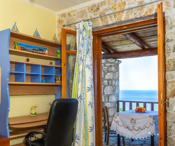 Apartment Nireas : Stone