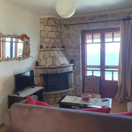 Nireas : Stone Apartment